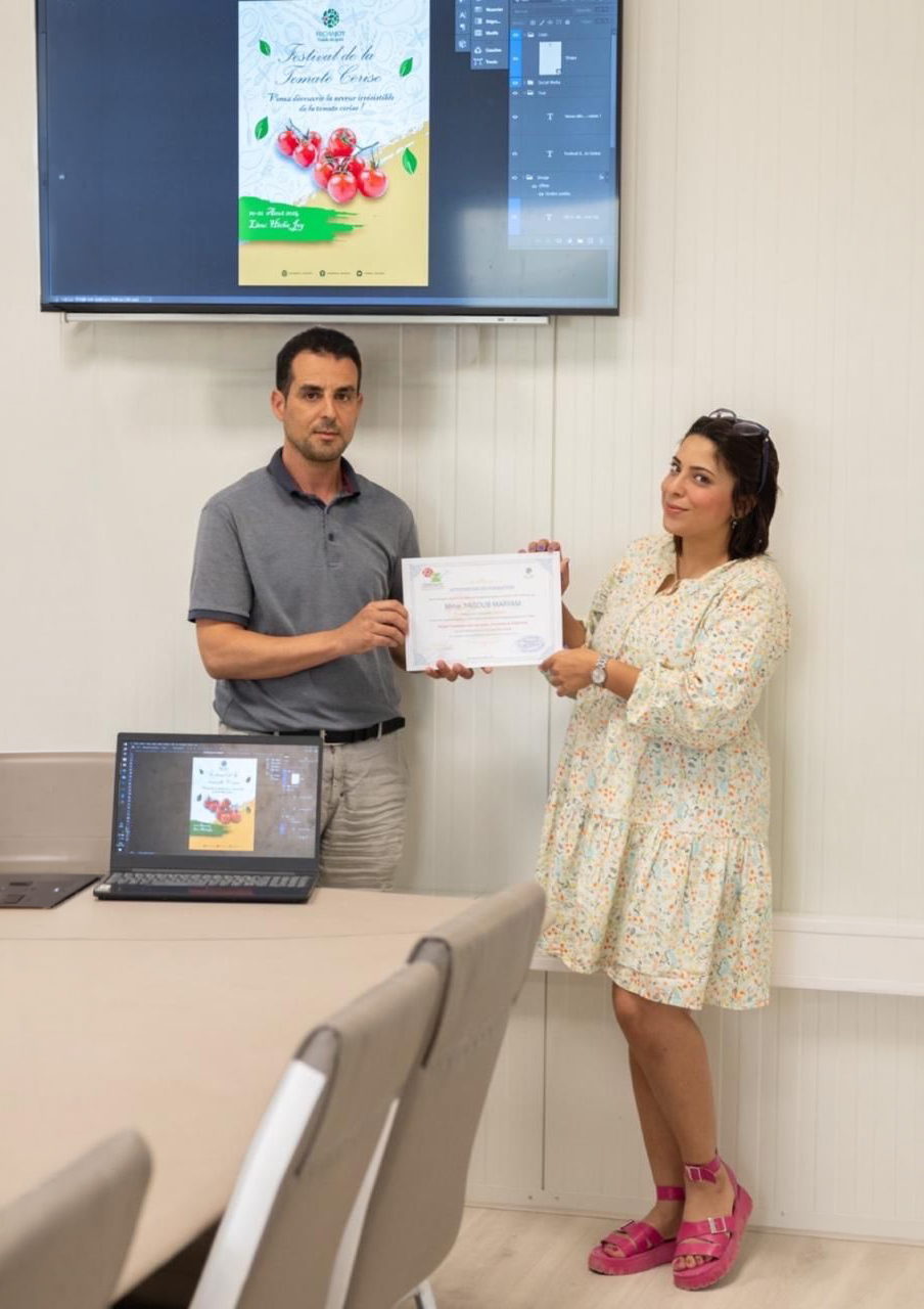 Remise de certificat après la formation HichaJoy