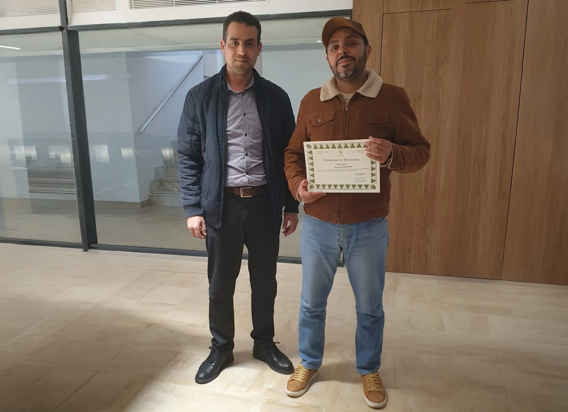 Remise de certificat après la formation SCET Tunisie